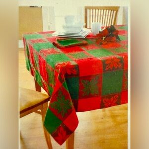 NEW POINSETTIA PLAID Tablecloth 60” x 84” Living Quarters Lifestyles 100% Cotton